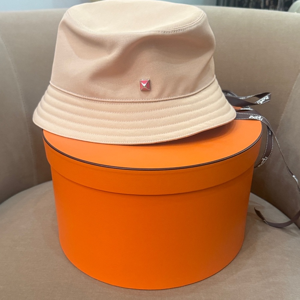 Beige Hermes bucket hat